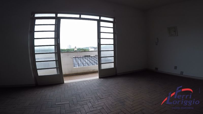Apartamento com 3 quartos, 2 banheiros e 136m² para alugar no bairro Centro, Guaratingueta