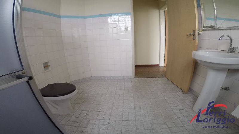 Apartamento com 3 quartos, 2 banheiros e 136m² para alugar no bairro Centro, Guaratingueta