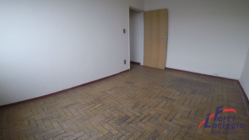 Apartamento com 3 quartos, 2 banheiros e 136m² para alugar no bairro Centro, Guaratingueta