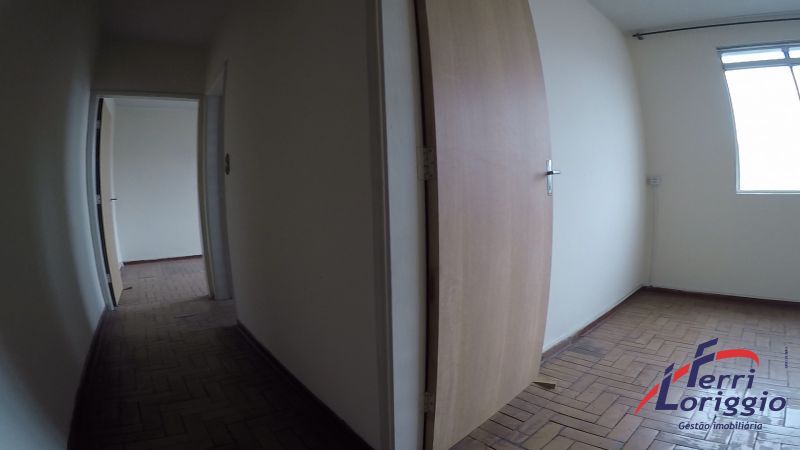 Apartamento com 3 quartos, 2 banheiros e 136m² para alugar no bairro Centro, Guaratingueta