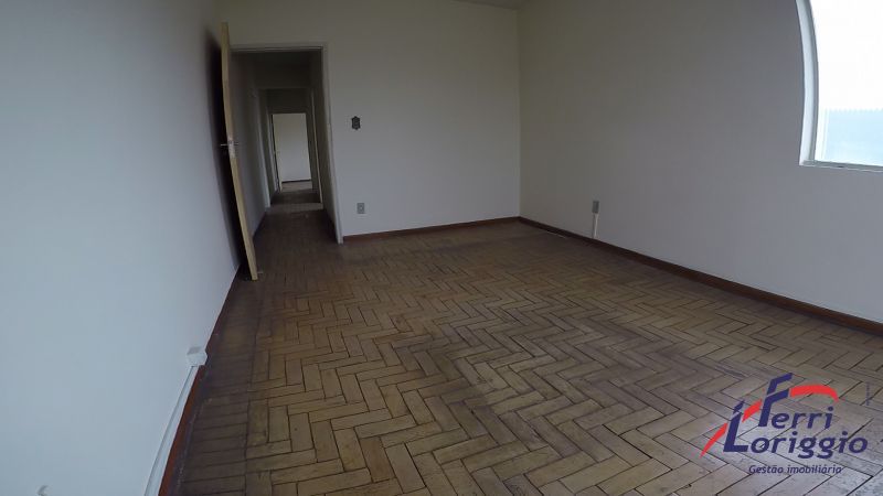 Apartamento com 3 quartos, 2 banheiros e 136m² para alugar no bairro Centro, Guaratingueta