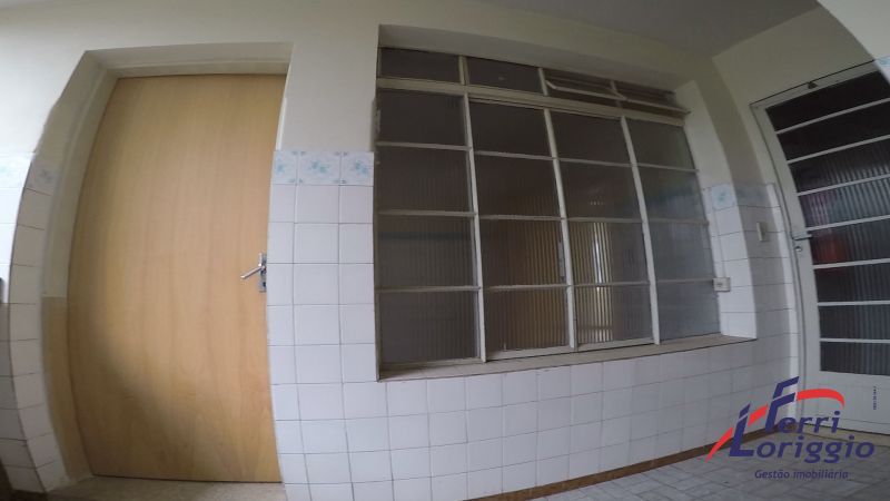 Apartamento com 3 quartos, 2 banheiros e 136m² para alugar no bairro Centro, Guaratingueta