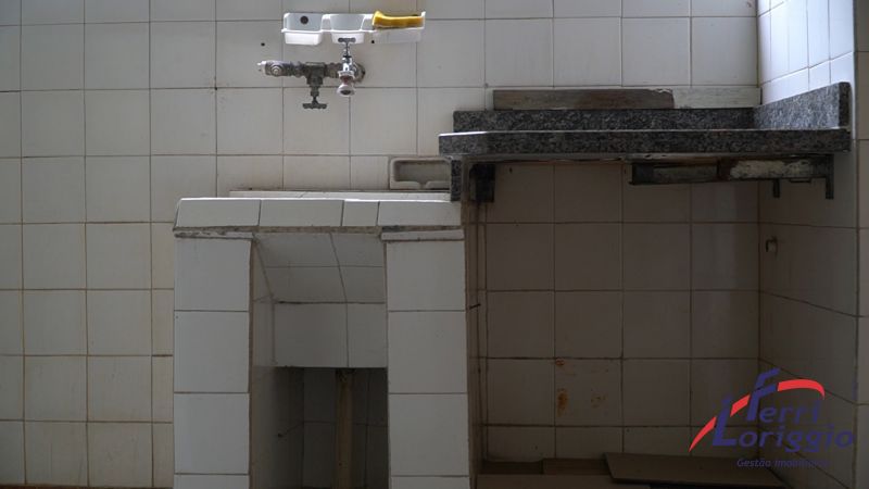 Apartamento com 3 quartos, 2 banheiros e 136m² para alugar no bairro Centro, Guaratingueta
