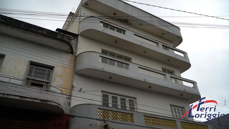 Apartamento com 3 quartos, 2 banheiros e 136m² para alugar no bairro Centro, Guaratingueta