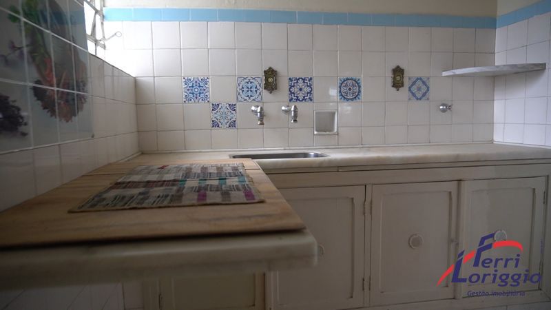 Apartamento com 3 quartos, 2 banheiros e 136m² para alugar no bairro Centro, Guaratingueta