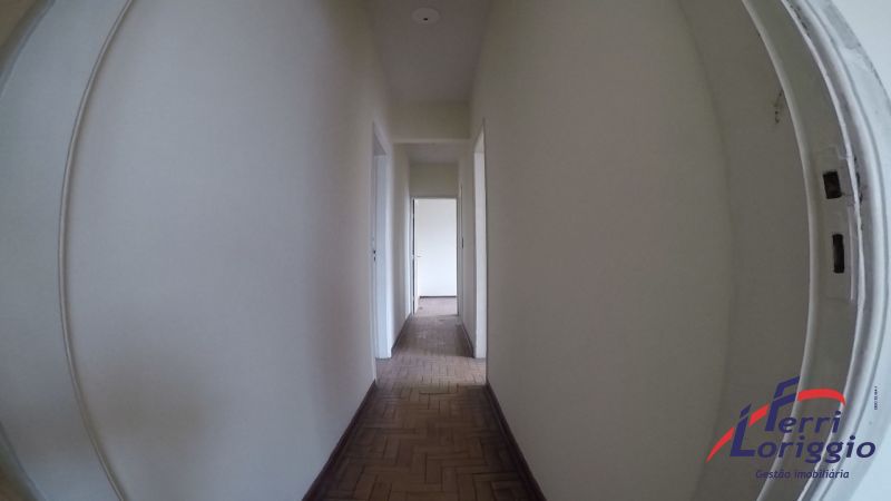 Apartamento com 3 quartos, 2 banheiros e 136m² para alugar no bairro Centro, Guaratingueta