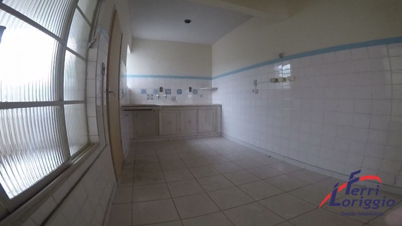 Apartamento com 3 quartos, 2 banheiros e 136m² para alugar no bairro Centro, Guaratingueta