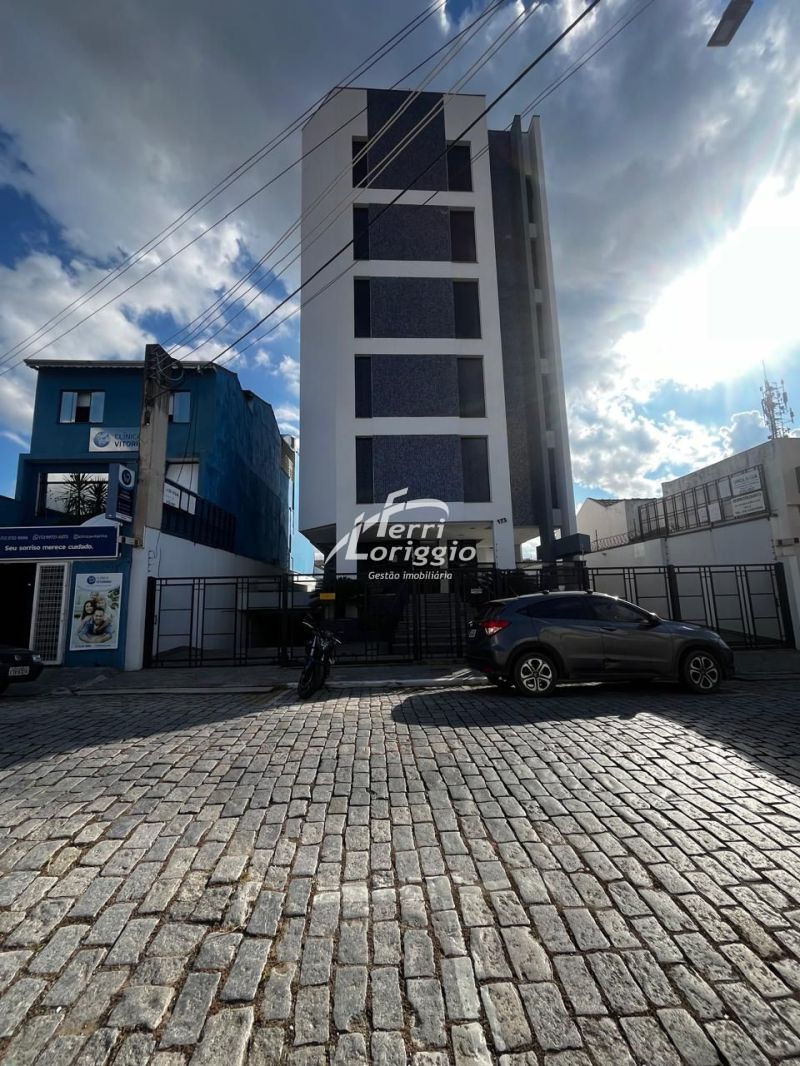 Ponto Comercial com 2 banheiros para alugar no bairro Centro, Guaratingueta