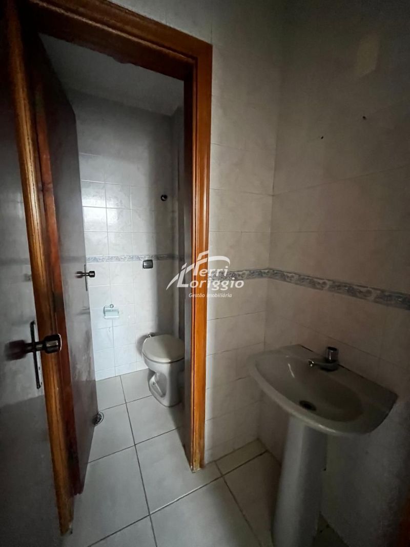 Ponto Comercial com 2 banheiros para alugar no bairro Centro, Guaratingueta