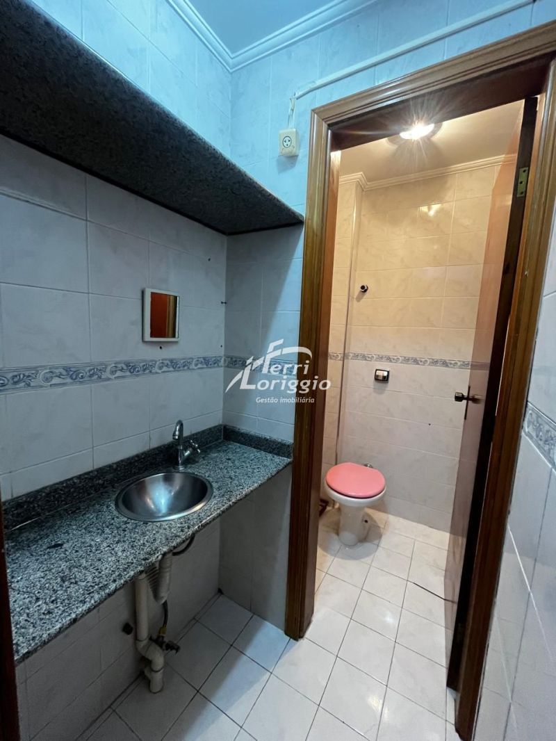 Ponto Comercial com 2 banheiros para alugar no bairro Centro, Guaratingueta