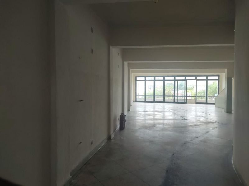 Ponto Comercial com 2 banheiros e 171m² para alugar no bairro Centro, Guaratingueta