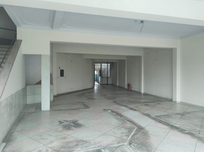 Ponto Comercial com 2 banheiros e 171m² para alugar no bairro Centro, Guaratingueta