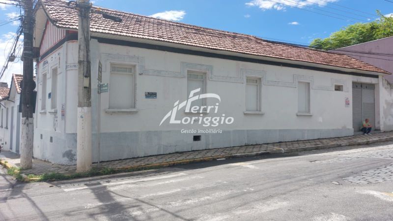 Ponto Comercial com 3 quartos, 1 banheiro e 140m² para alugar no bairro Centro, Guaratingueta