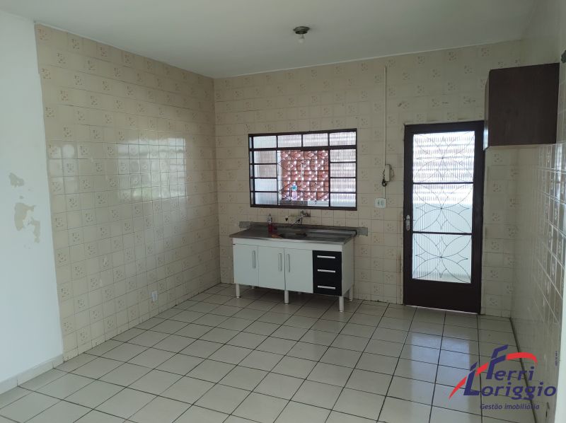 Casa com 2 quartos e 1 banheiro para alugar no bairro Pedregulho, Guaratingueta