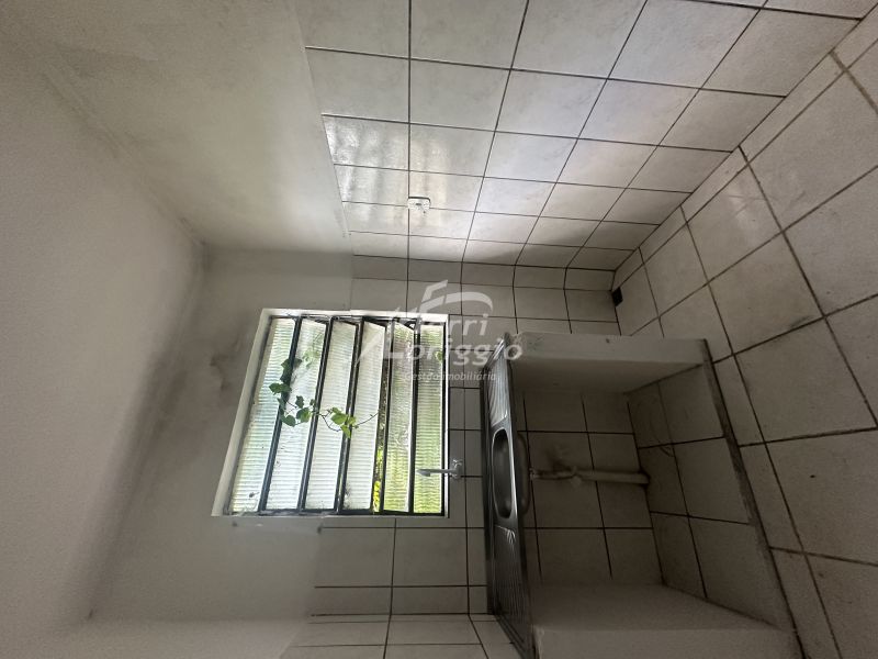 Casa com 1 quarto, 1 banheiro e 30m² para alugar no bairro Pedreira, Guaratingueta