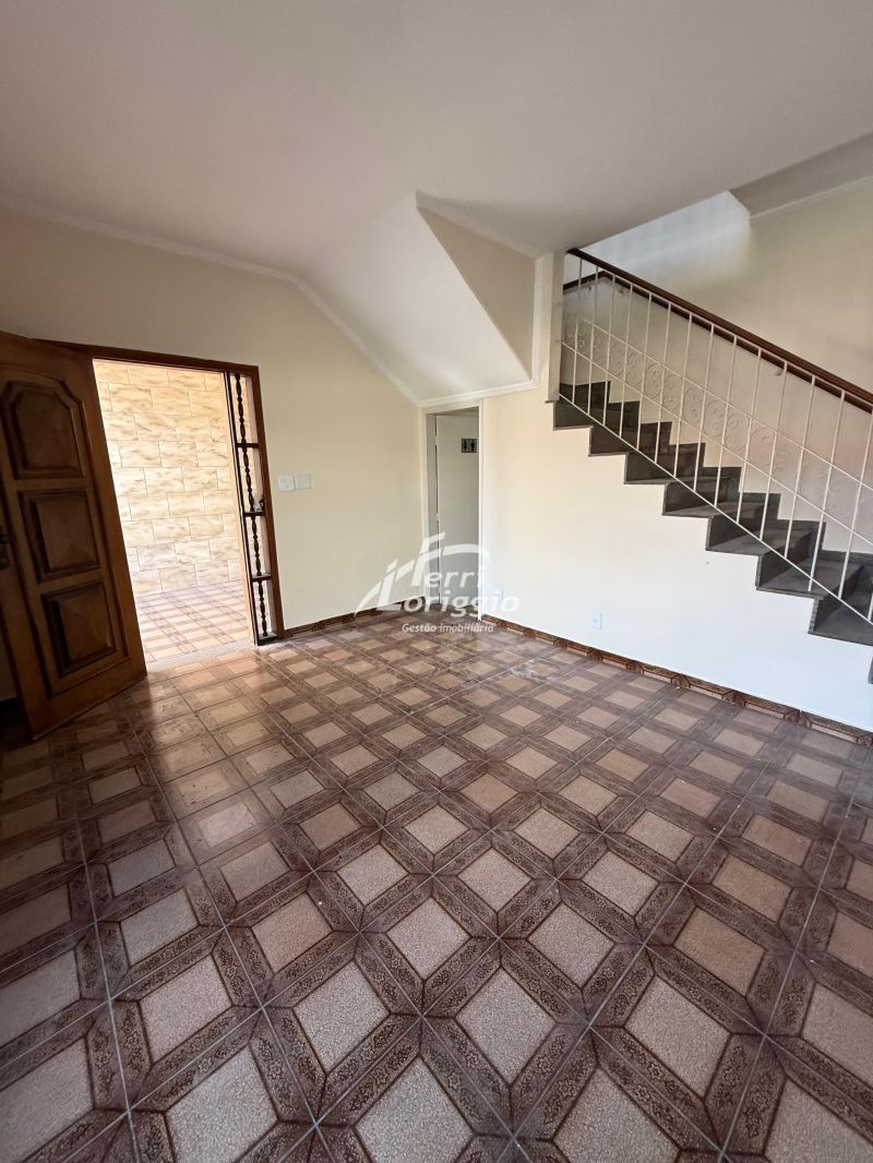 Casa com 3 quartos, 1 banheiro e 210m² para alugar no bairro Pedregulho, Guaratingueta