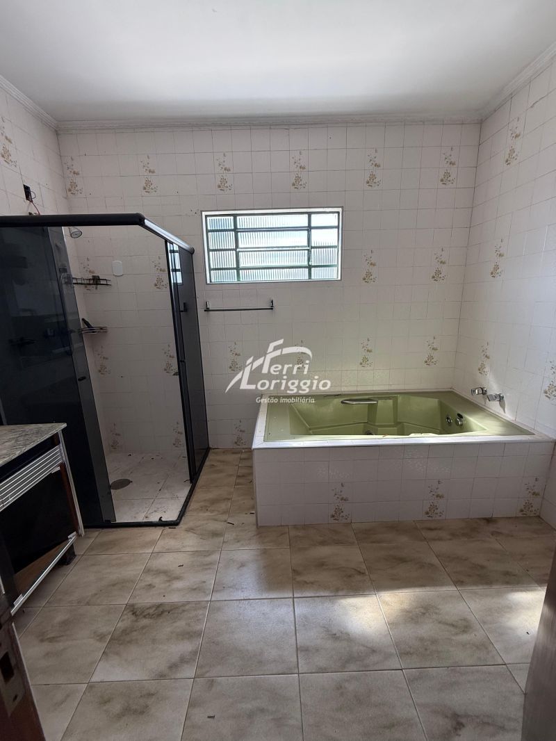 Casa com 3 quartos, 1 banheiro e 210m² para alugar no bairro Pedregulho, Guaratingueta
