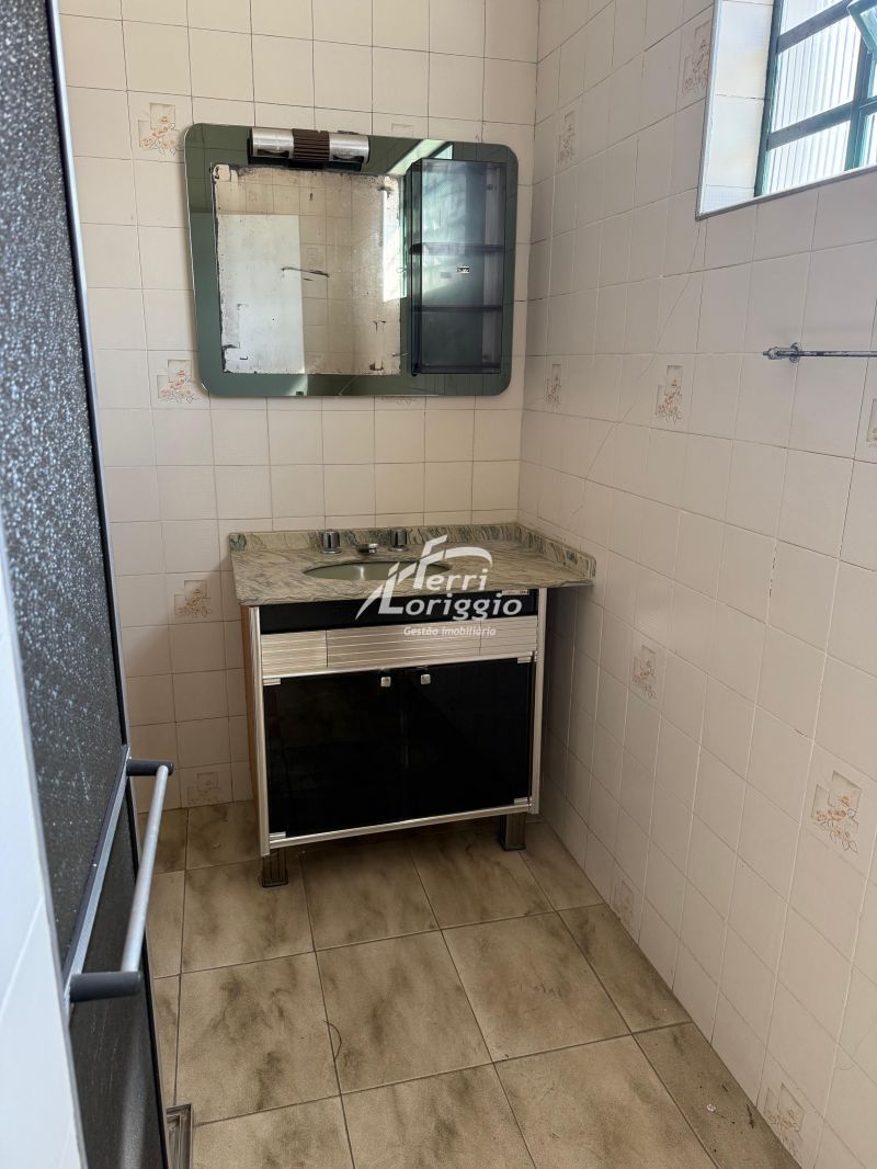 Casa com 3 quartos, 1 banheiro e 210m² para alugar no bairro Pedregulho, Guaratingueta