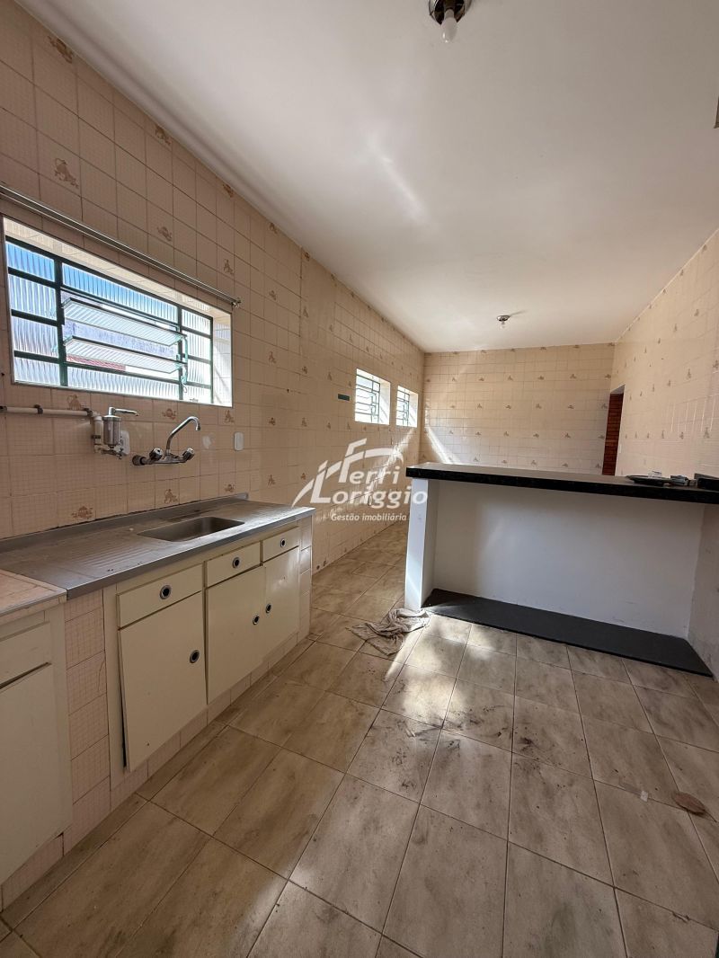 Casa com 3 quartos, 1 banheiro e 210m² para alugar no bairro Pedregulho, Guaratingueta