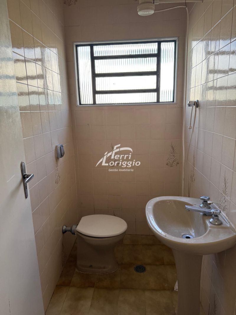 Casa com 3 quartos, 1 banheiro e 210m² para alugar no bairro Pedregulho, Guaratingueta