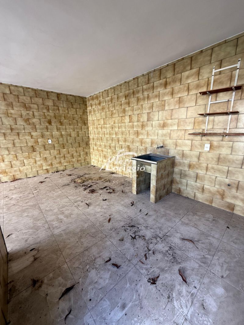 Casa com 3 quartos, 1 banheiro e 210m² para alugar no bairro Pedregulho, Guaratingueta