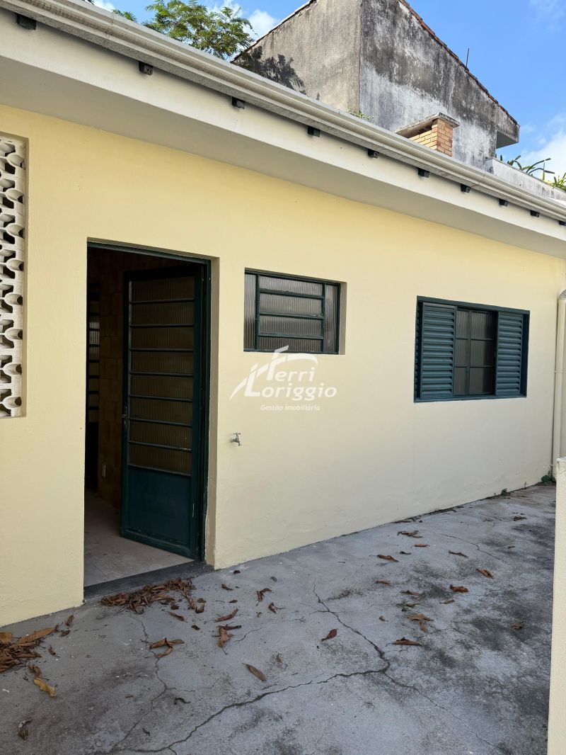 Casa com 3 quartos, 1 banheiro e 210m² para alugar no bairro Pedregulho, Guaratingueta