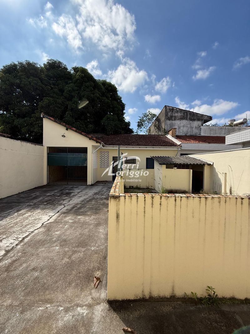 Casa com 3 quartos, 1 banheiro e 210m² para alugar no bairro Pedregulho, Guaratingueta
