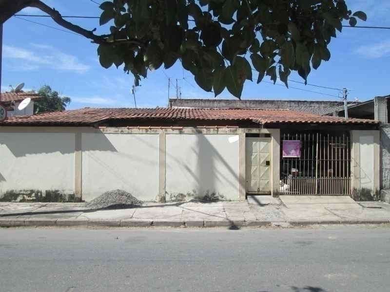 Casa com 3 quartos e 208m² à venda no bairro Engenheiro Neiva, Guaratingueta