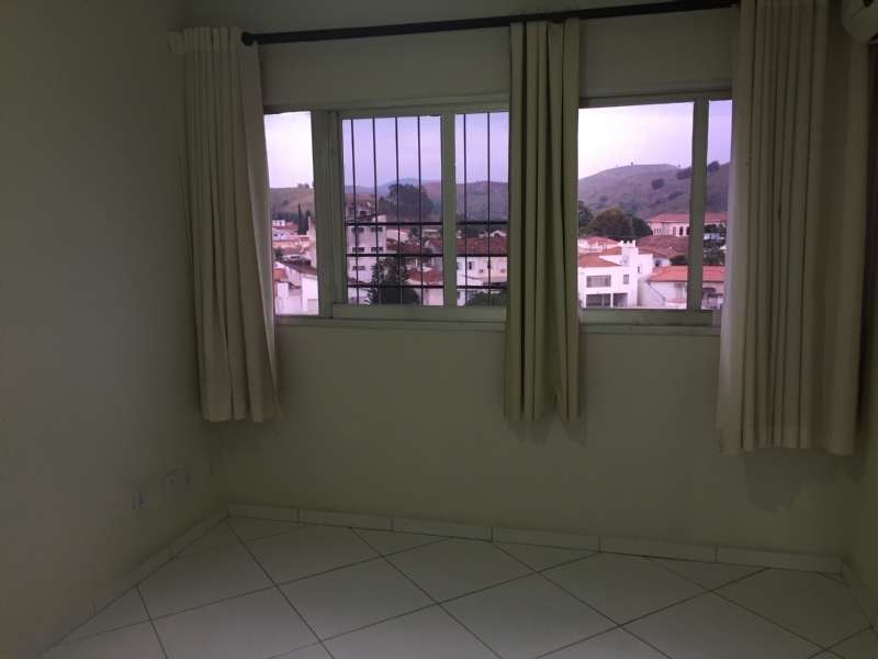 Apartamento com 3 quartos à venda no bairro Centro, Guaratingueta
