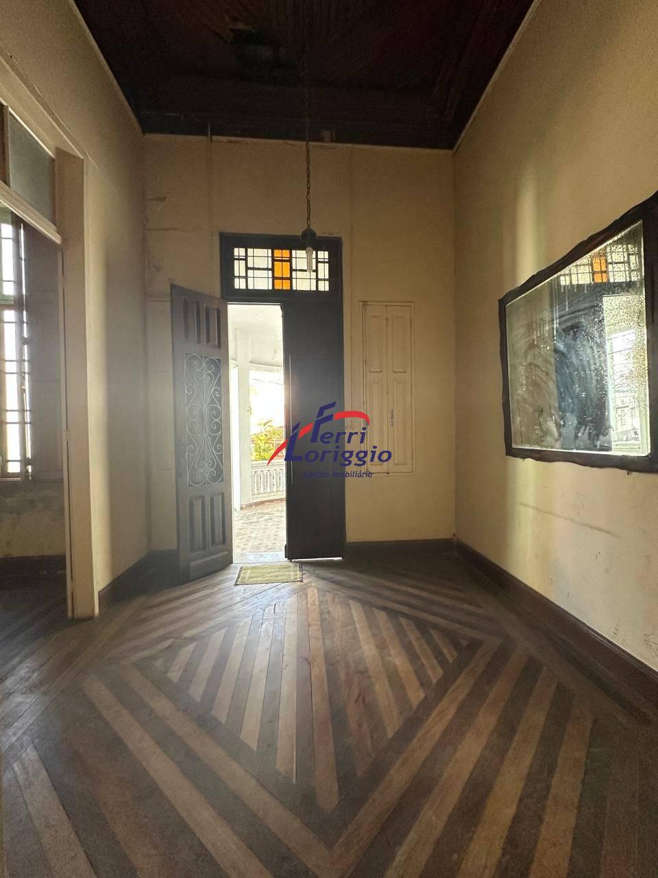 Casa à venda no bairro Centro, Guaratingueta