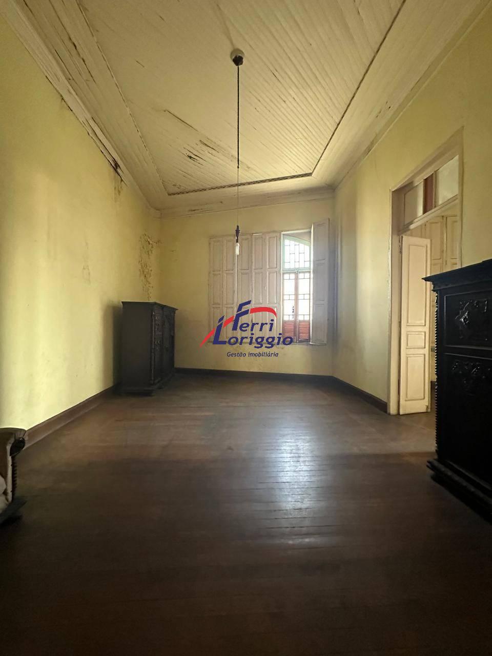Casa à venda no bairro Centro, Guaratingueta