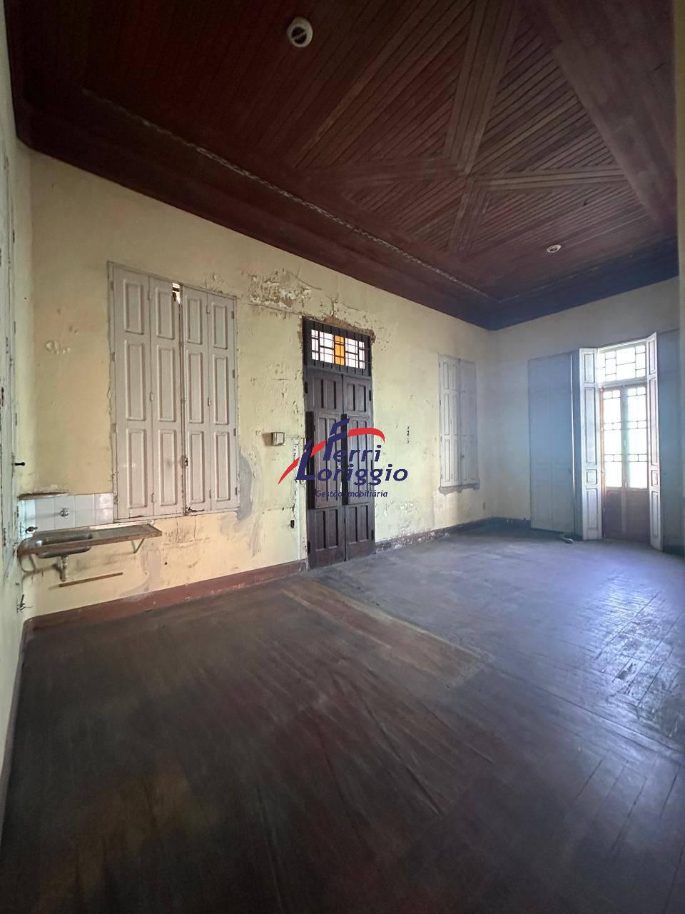 Casa à venda no bairro Centro, Guaratingueta