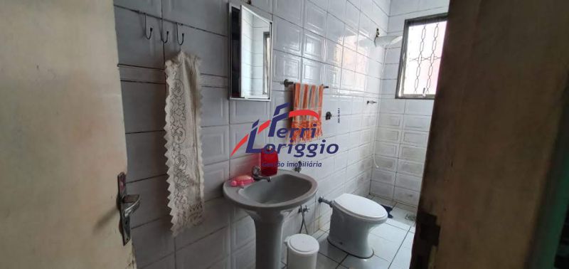 Sobrado Residencial com 5 quartos à venda no bairro Centro, Guaratingueta