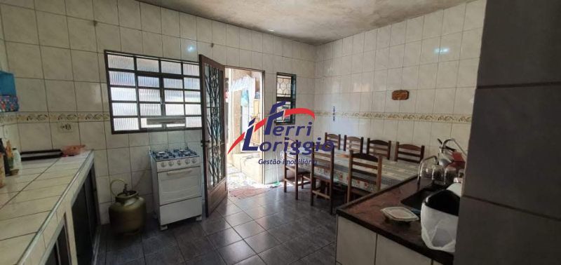 Sobrado Residencial com 5 quartos à venda no bairro Centro, Guaratingueta