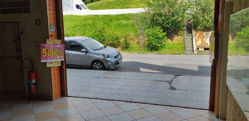 Ponto Comercial com 3 banheiros à venda no bairro Sao Benedito, Guaratingueta