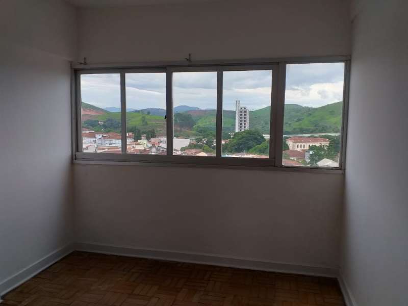 Apartamento com 3 quartos e 1 banheiro à venda no bairro Centro, Guaratingueta
