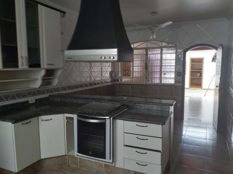 Casa com 3 quartos e 3 banheiros à venda no bairro Pedregulho, Guaratingueta