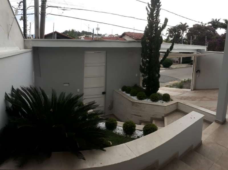 Casa com 3 quartos, 5 banheiros e 258m² à venda no bairro Portal das Colinas, Guaratingueta