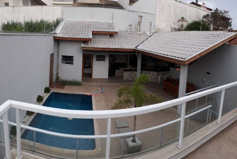 Casa com 3 quartos, 5 banheiros e 258m² à venda no bairro Portal das Colinas, Guaratingueta