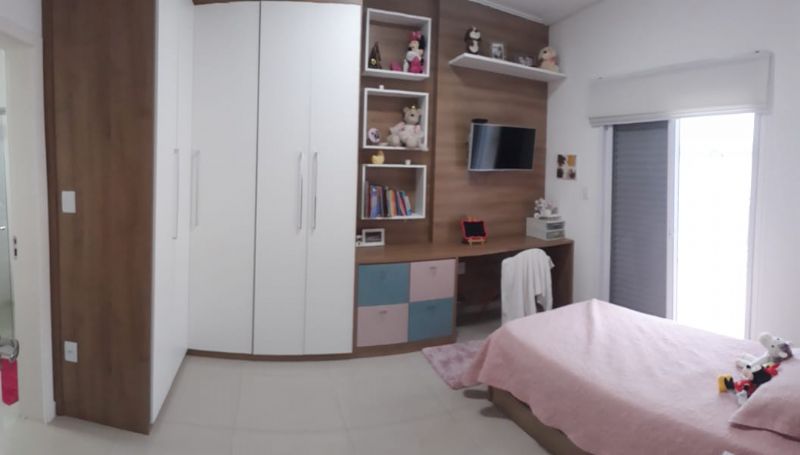 Casa com 3 quartos, 5 banheiros e 258m² à venda no bairro Portal das Colinas, Guaratingueta