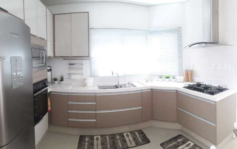 Casa com 3 quartos, 5 banheiros e 258m² à venda no bairro Portal das Colinas, Guaratingueta