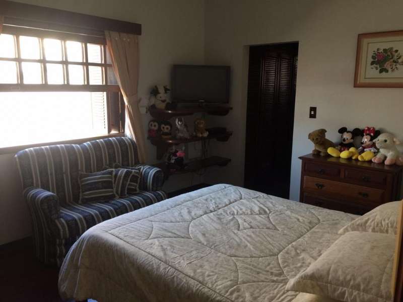 Casa com 4 quartos e 4 banheiros à venda no bairro Centro, Lorena