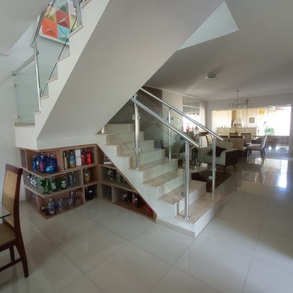 Casa com 3 quartos e 5 banheiros à venda no bairro Portal das Colinas, Guaratingueta