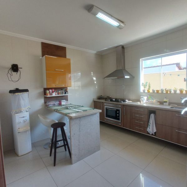 Casa com 3 quartos e 5 banheiros à venda no bairro Portal das Colinas, Guaratingueta