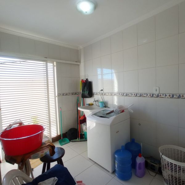 Casa com 3 quartos e 5 banheiros à venda no bairro Portal das Colinas, Guaratingueta