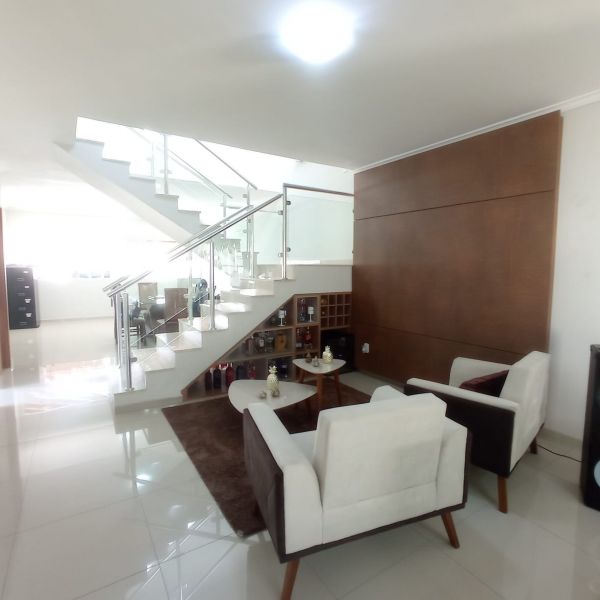 Casa com 3 quartos e 5 banheiros à venda no bairro Portal das Colinas, Guaratingueta