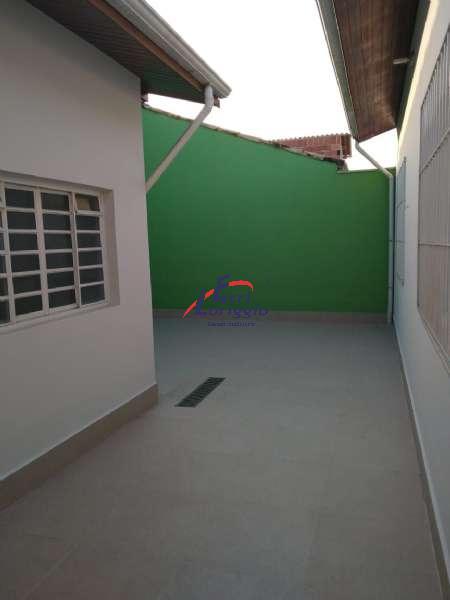 Casa com 3 quartos e 1 banheiro à venda no bairro Jardim Rony, Guaratingueta