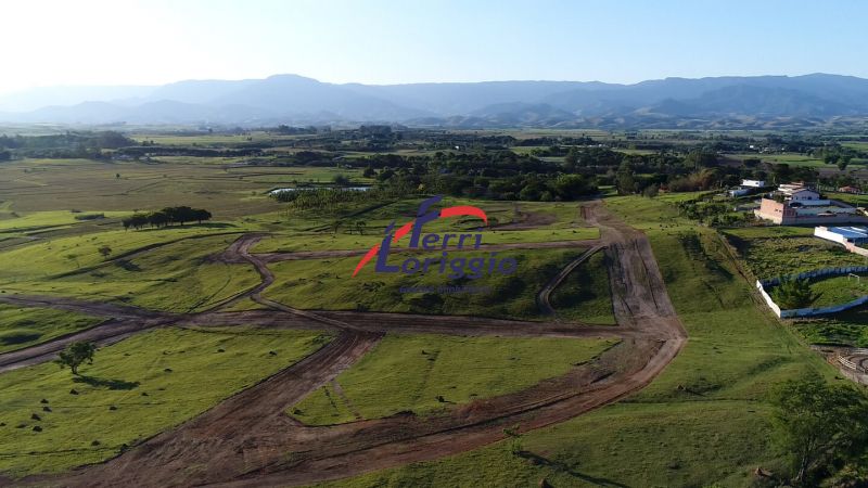 Terreno à venda no bairro Colonia, Guaratingueta