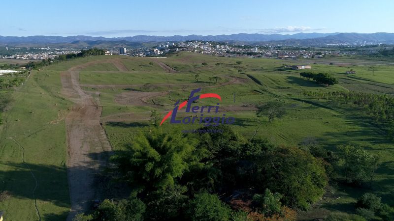 Terreno à venda no bairro Colonia, Guaratingueta