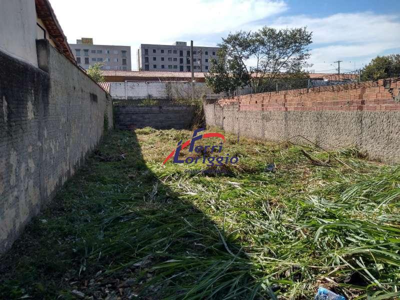 Terreno à venda no bairro Cruz, Lorena